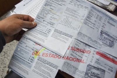 Imputan a casi 100 empresas de servicios por incluir tasas indebidas en sus facturas