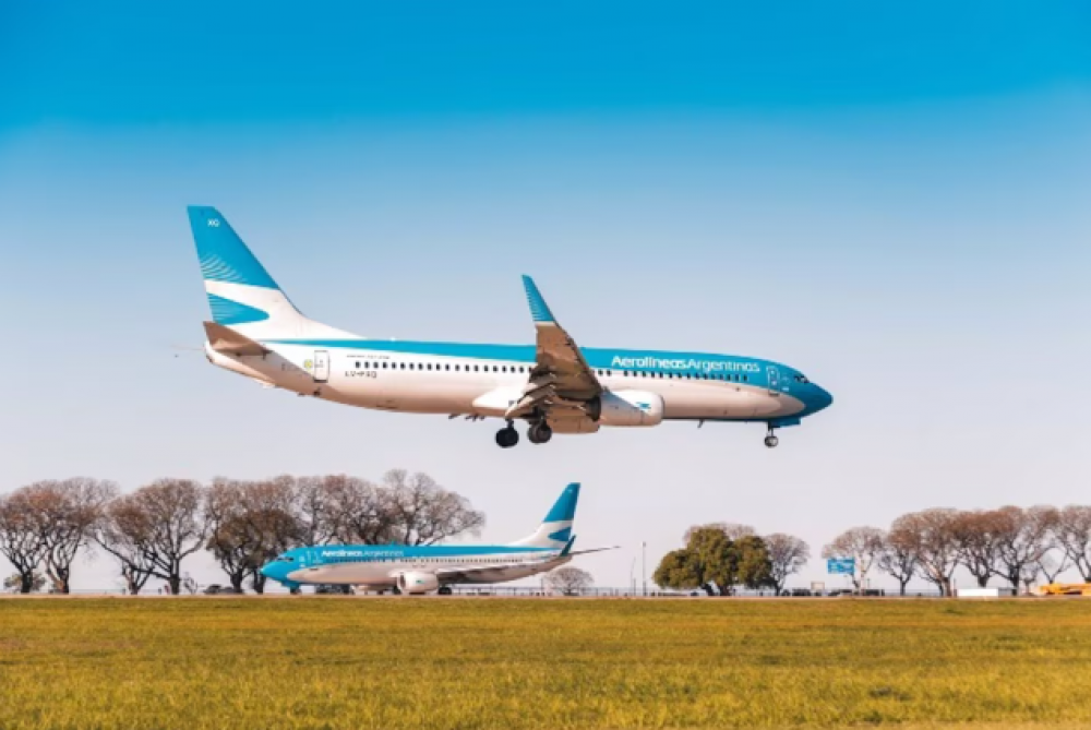 Aerolneas Argentinas y los sindicatos firmaron el acuerdo: incluye una mejora econmica y cambios en las condiciones laborales