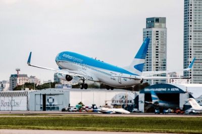 Para el Gobierno, Aerolneas Argentinas se privatiza o se privatiza