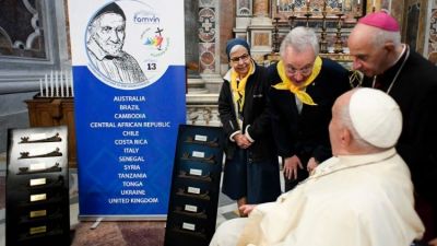 El Papa Francisco bendijo 13 llaves Famvin: Hogares para el Jubileo