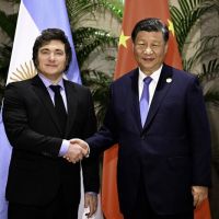 Milei cerca de China para que el swap no se corte