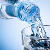 Bromatologa alerta y pide evitar consumir una marca de agua mineral