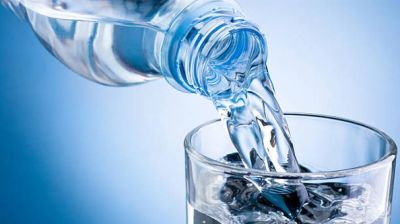 Bromatologa alerta y pide evitar consumir una marca de agua mineral