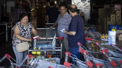 �Nunca vi tantos changos hasta la mitad�: el desplome del consumo no repunta ni con jornadas de descuentos