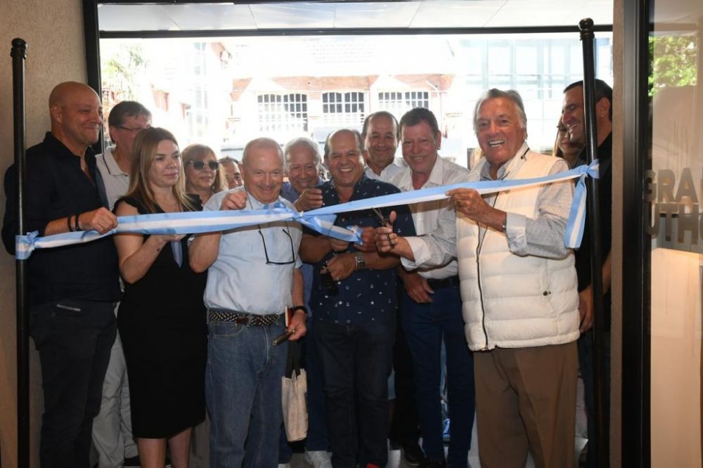 Luis Barrionuevo inaugur una subsede de Gastronmicos en Belgrano y le suma presin a Dante Camao