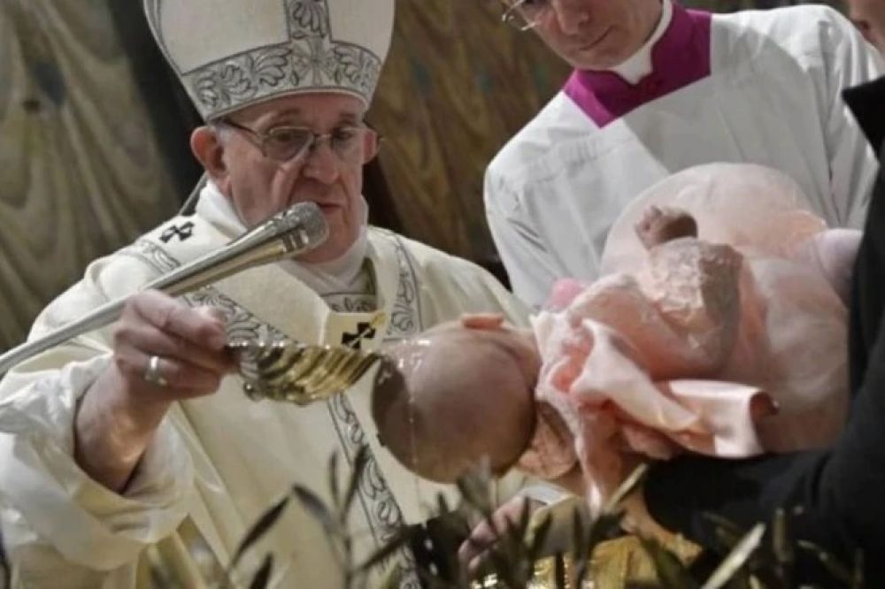 Papa Francisco: El Bautismo no se puede imponer a los padres que no lo quieren para sus hijos