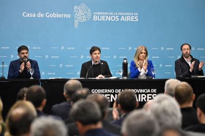 Kicillof transfiri fondos a los municipios y acelera la negociacin por el Presupuesto