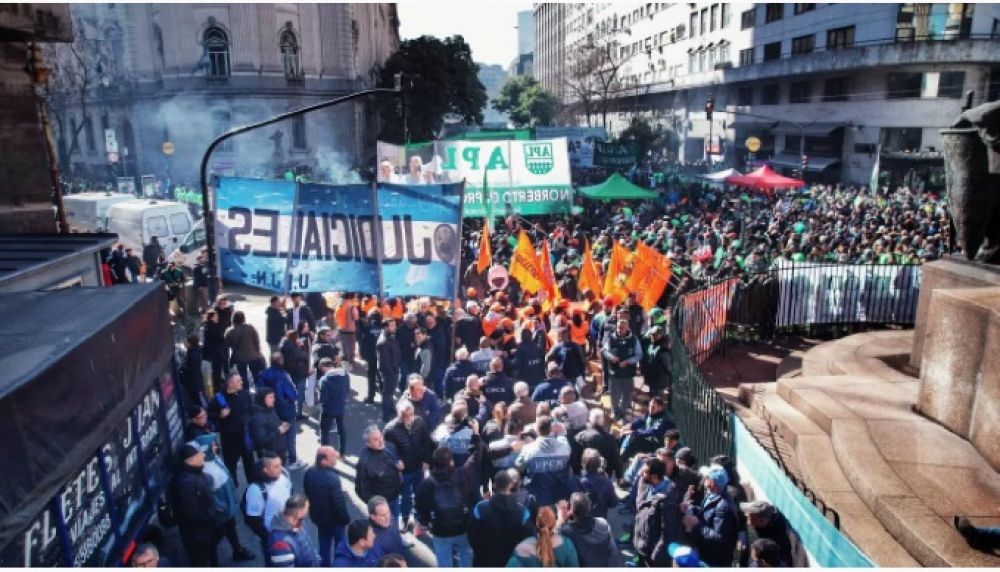 Los sindicatos ms duros desafan al Gobierno y convocan a una marcha federal en Plaza de Mayo