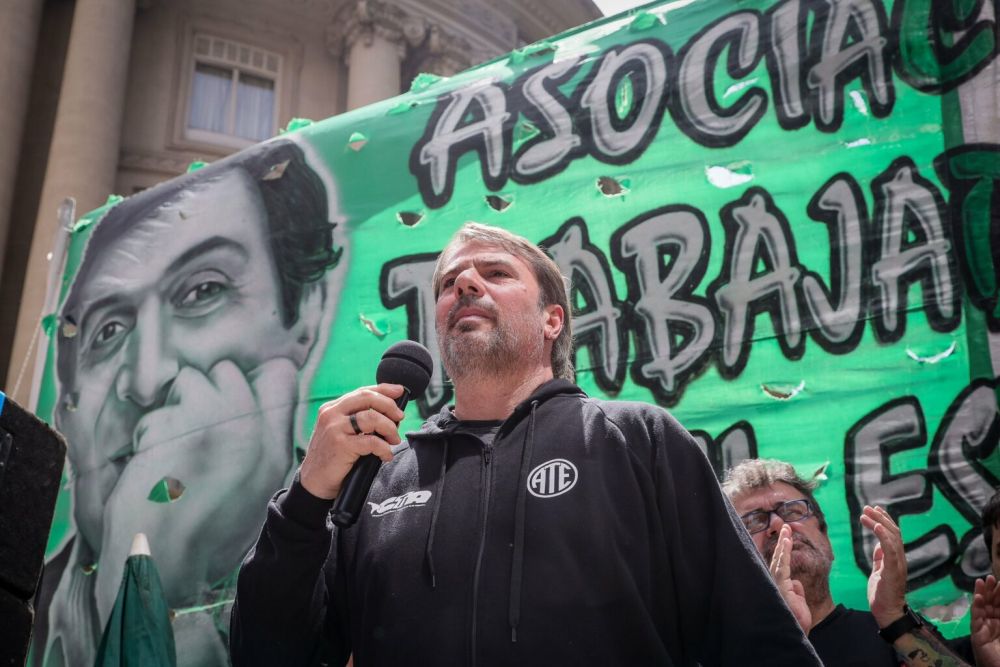 Catalano present un amparo para frenar los exmenes compulsivos para los estatales y avis: Voy a poner un camin con sonido dictando las respuestas