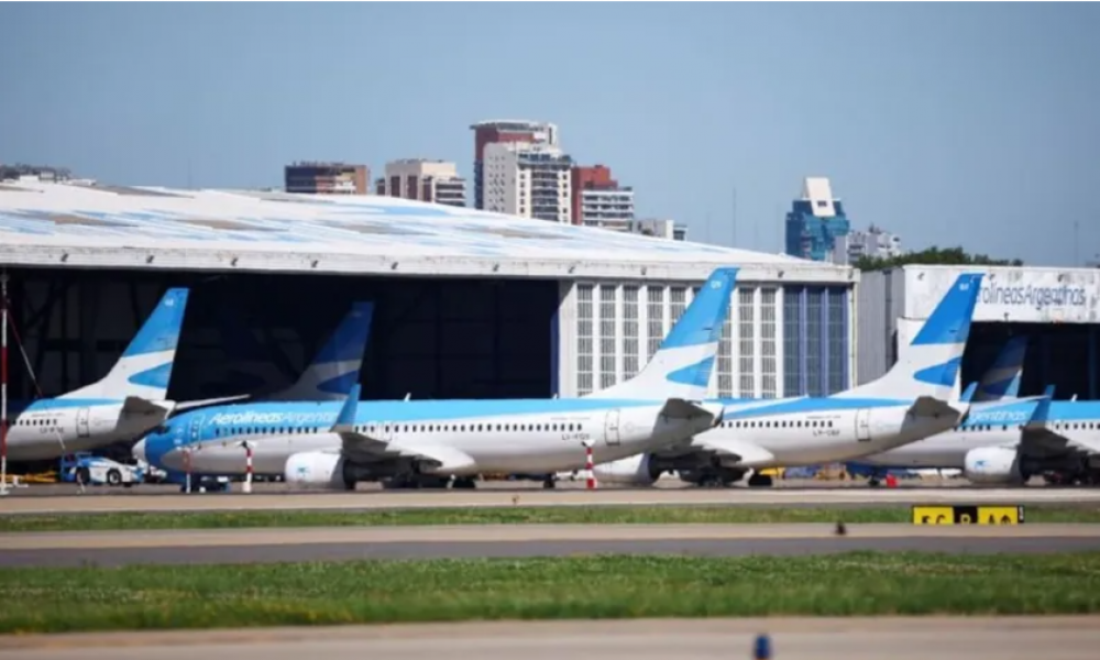 Aerolneas Argentinas: sindicatos aeronuticos apoyaron la propuesta de Kicillof para que la empresa sea controlada y gestionada por la provincia de Buenos Aires