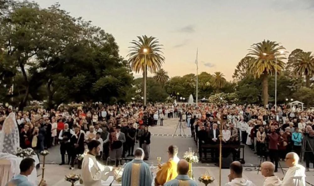 Multitudinaria fiesta de la Inmaculada Concepcin en Villa Mara