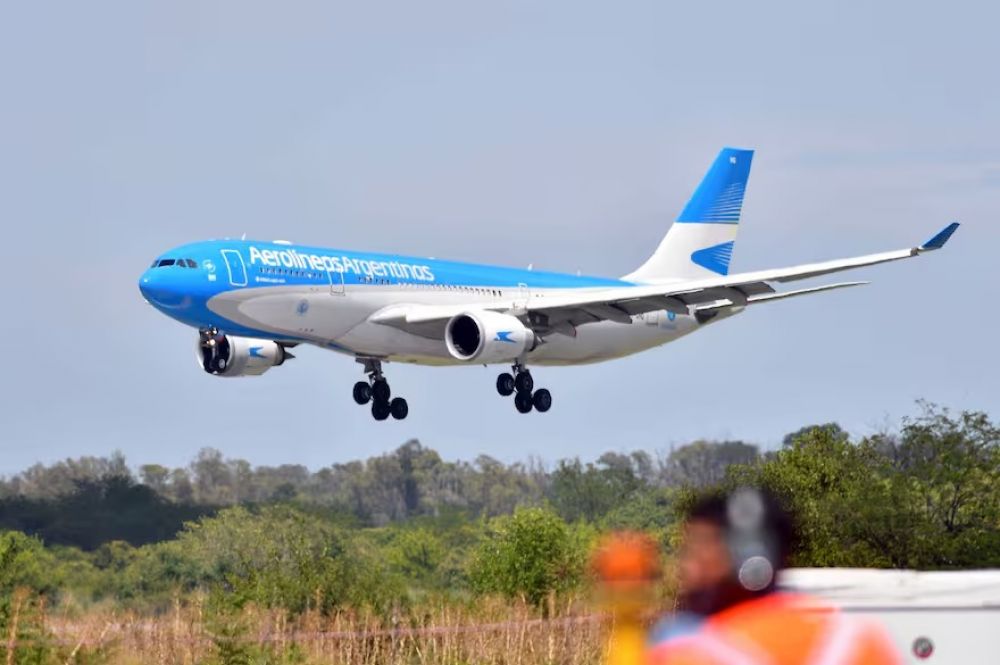 Los gremios aeronuticos apoyan la propuesta de Axel Kicillof de hacerse cargo de Aerolneas Argentinas