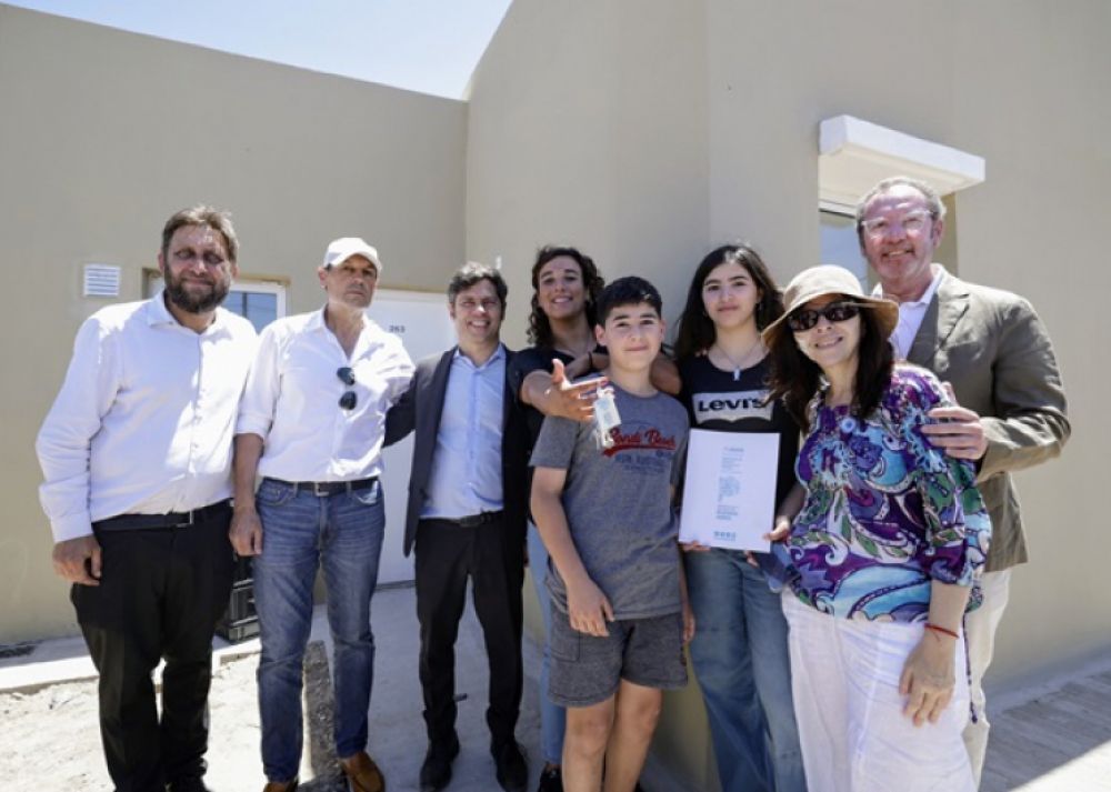 Kicillof entreg viviendas e inaugur infraestructura educativa y de salud