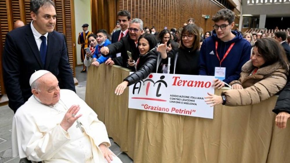 El Papa: poner en el centro a los enfermos, descartados por la eficacia