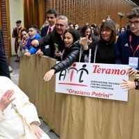 El Papa: poner en el centro a los enfermos, descartados por la eficacia