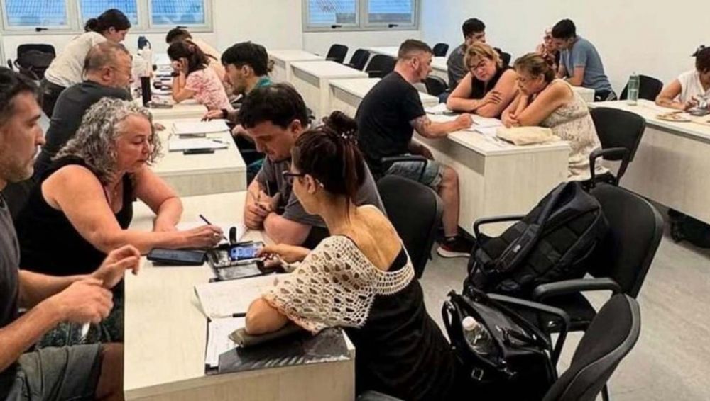 M�s del 96% de los estatales aprob� el examen de Sturzenegger y ahora exigen su pase a planta permanente