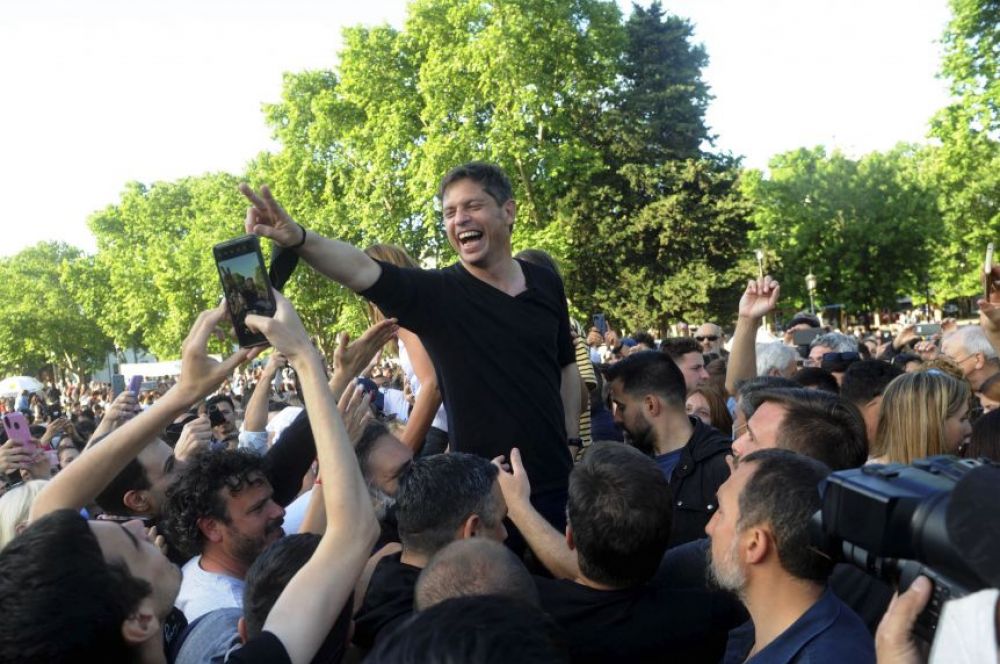 Axel Kicillof vuelve las plazas como en la campaa 2023