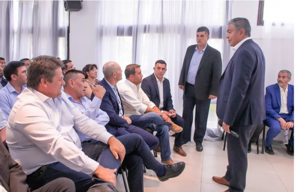 Neuqun: Rolando Figueroa se blind con un scrum de intendentes rumbo al ao electoral