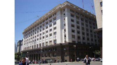 Econom�a redobl� el ajuste y cerr� noviembre con super�vit fiscal