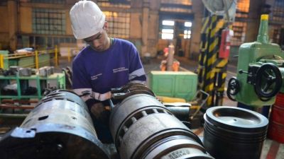 Con el salario en el pozo, la actividad consolid� un rebote en V