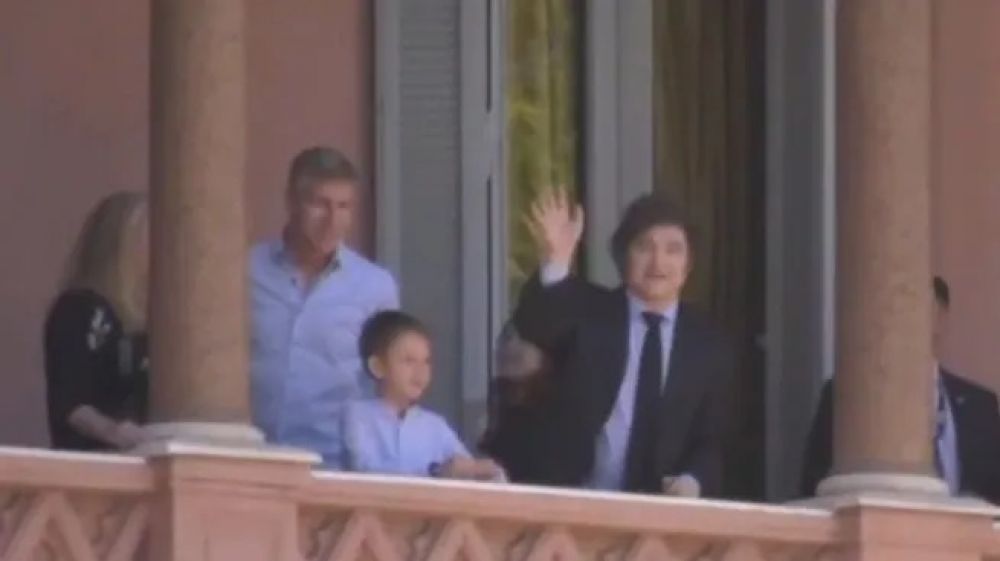 Javier Milei se mostr en la Casa Rosada junto a Martn Palermo