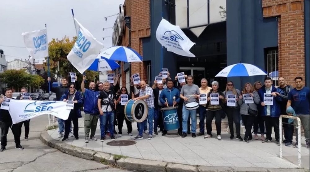 Mar del Plata: el SECZA le exige a la cadena de supermercados Toledo el pago total del bono de fin de año a sus trabajadores