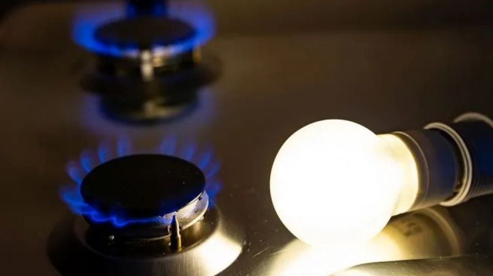 El Gobierno autoriz aumentos en tarifas de luz y gas a partir de enero