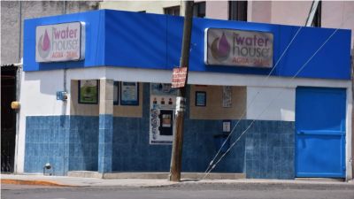 Hay 43 embotelladoras de agua que estn fuera de norma