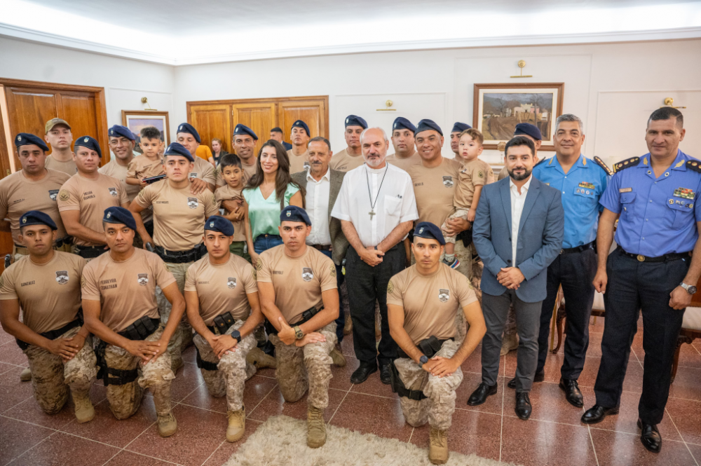 El gobernador Ricardo Quintela reconoci la labor del personal del CAPE