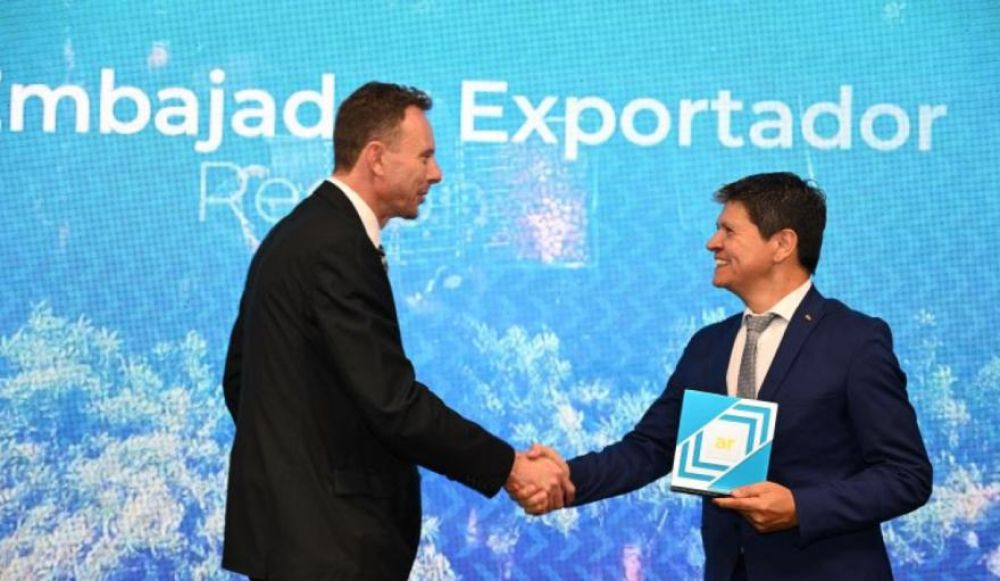 Excelencia exportadora: una empresa mendocina que elabora jugos de fruta fue distinguida por vender a 35 pases