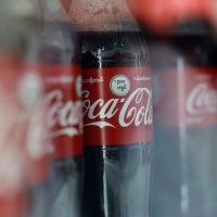 Piper Sandler prev que las acciones de Coca-Cola se beneficien del crecimiento global