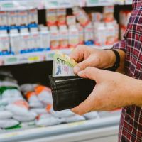 La agona del efectivo: cambio decisivo en la conducta de quienes compran en supermercados