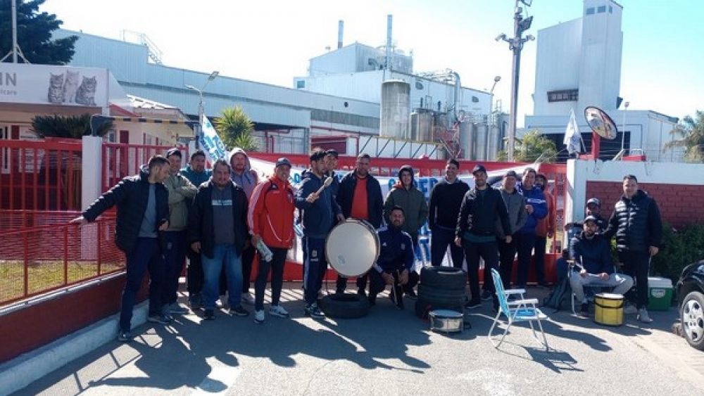 Royal Canin despidi a 7 operarios de su planta en La Matanza