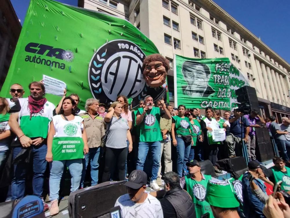 ATE lanza una medida de fuerza en la Isla Demarchi ante el cierre de Puertos y el desguace en Parques Nacionales