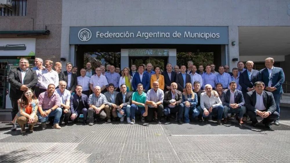 Intendentes de todo el pas rechazan pedido de Luis Caputo a gobernadores para que los municipios eliminen tasas