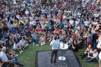 Kicillof ya trabaja en el armado de su frente poltico y avanza con mesas en cada distrito