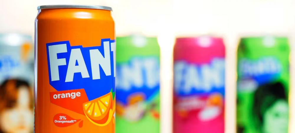 Un experto en marketing desvela la clave por la que Coca-Cola renueva sin parar el logo de Fanta