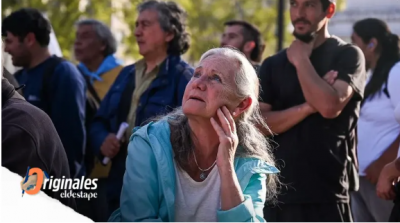 El ins�lito clima de fiesta que instal� el gobierno en medio de la miseria generalizada y el aparato para estatal de propaganda que se consolida