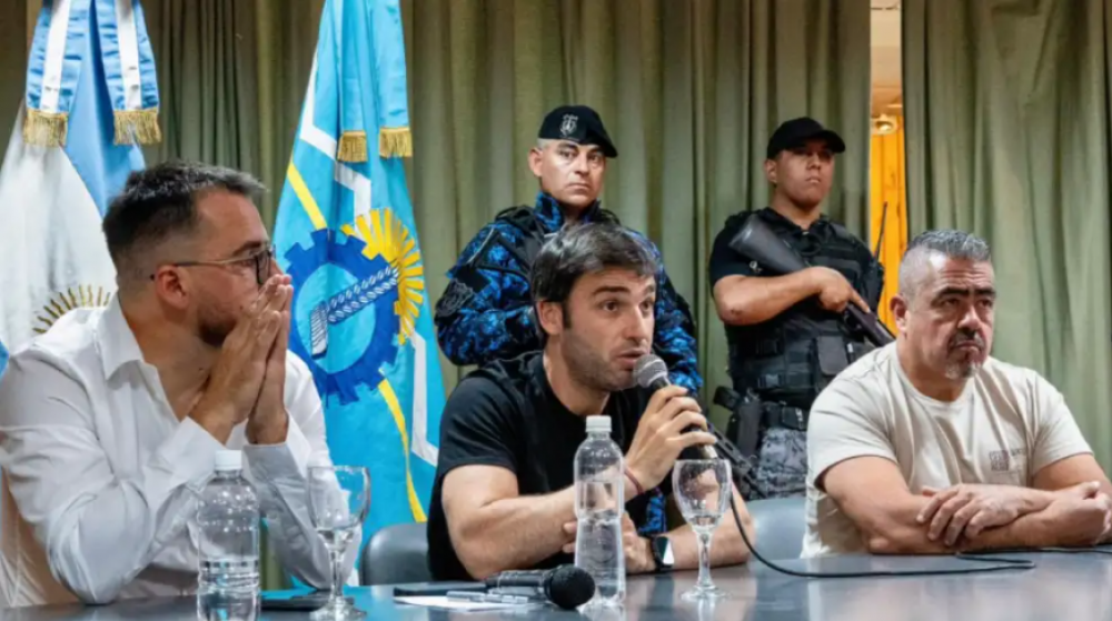 El gobernador Ignacio Torres acus a grupos mapuches de iniciar los incendios en la Patagonia