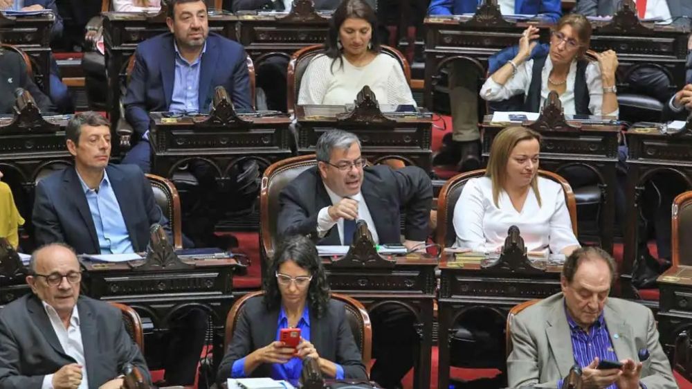 El peronismo vuelve al Congreso incmodo, sin negociacin y en estado de deliberacin