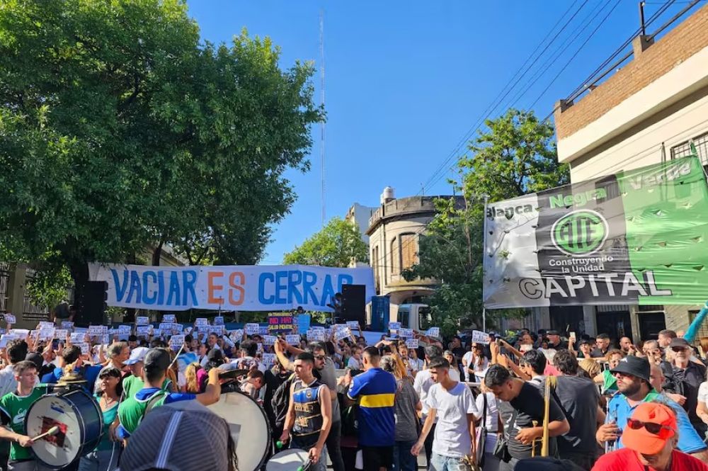 El Gobierno avanza con recortes en Salud y los gremios advierten que busca cerrar los hospitales