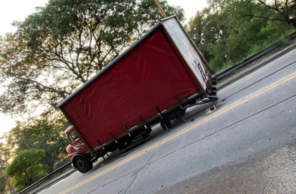 El camin roto en el Carretero pertenece a una flota en mal estado de Coca Cola