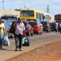 El turismo al exterior y las tarjetas en dlares presionan a las reservas