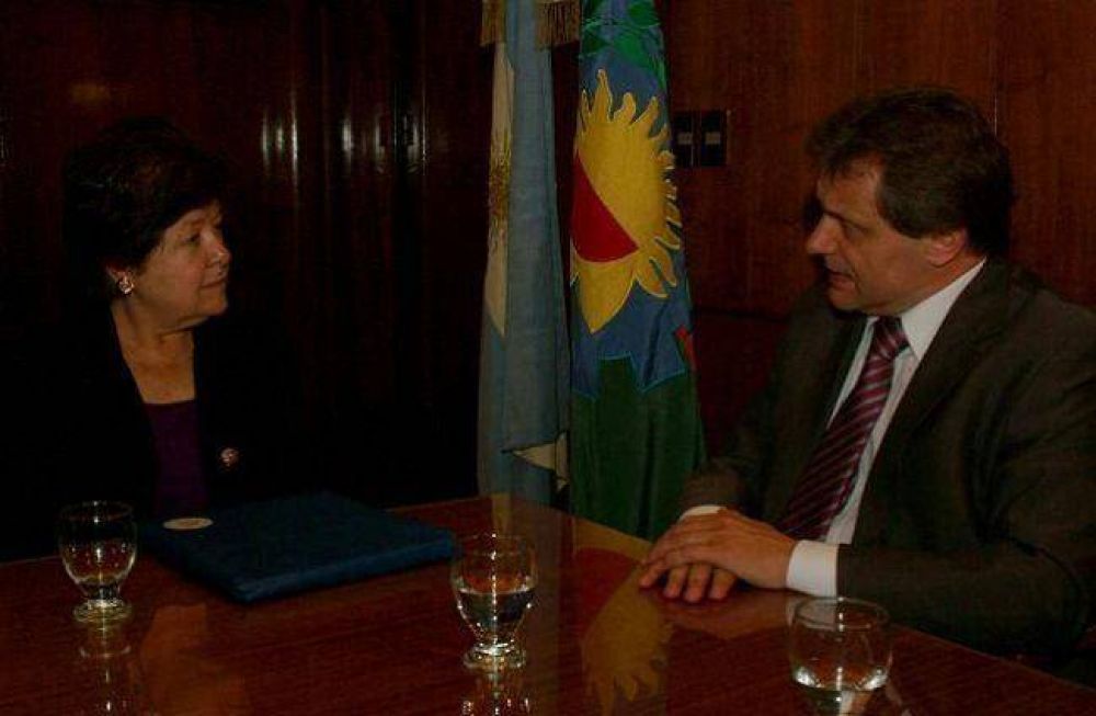 Pulti se reuni� con la Embajadora de EE.UU.