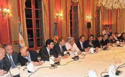Consejo Nacional rechaz� renuncia de Kirchner a la jefatura del PJ
