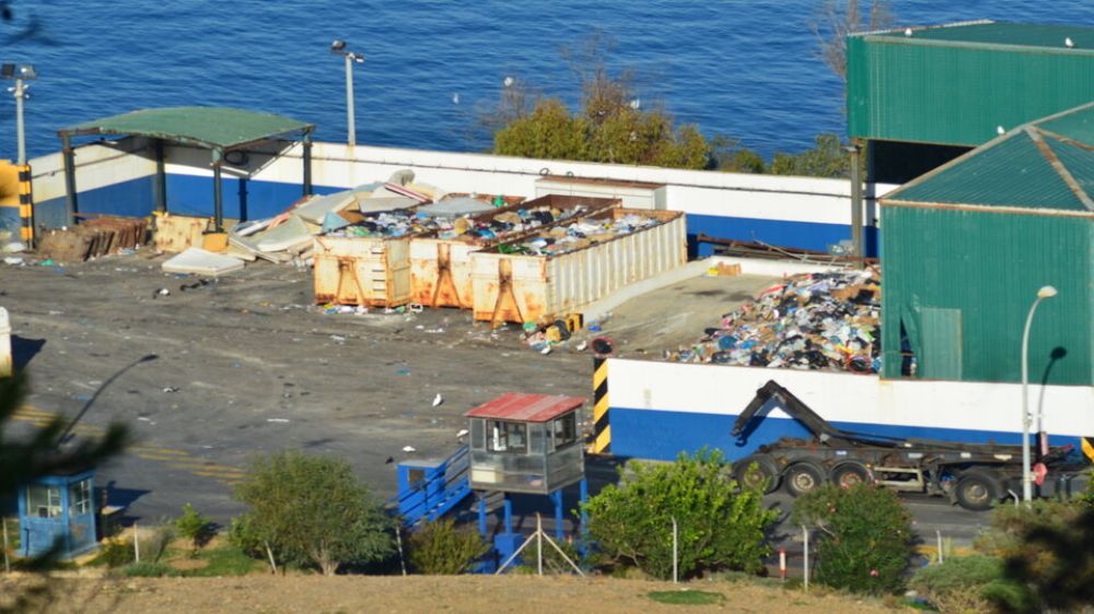 El Gobierno descarta una planta de reciclaje y anticipa un contrato de una dcada para sacar la basura