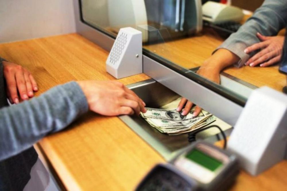 Bancarios ajustan sus salarios en febrero y calientan motores para las prximas negociaciones