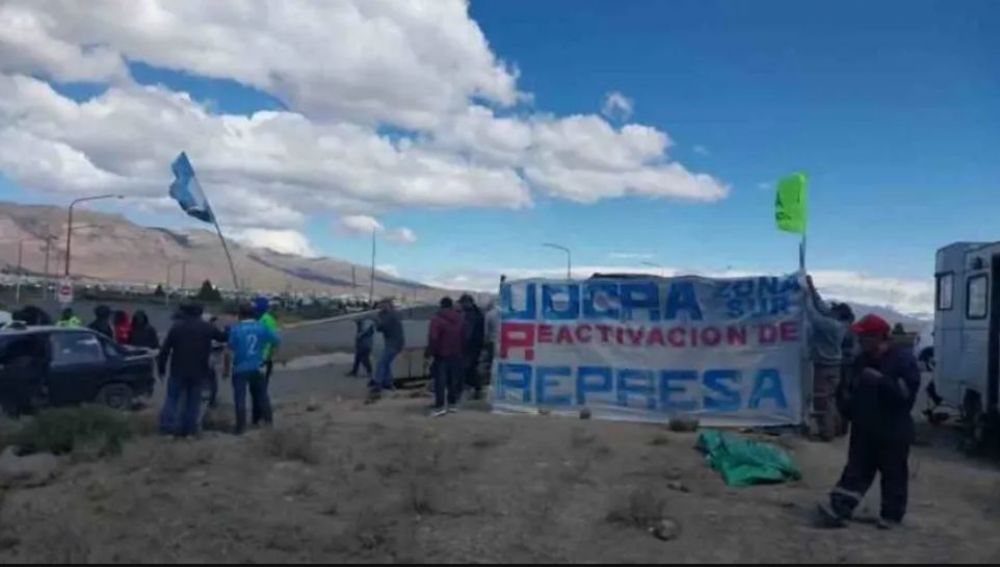 Santa Cruz: La UOCRA acampaban por la reactivacin de la obra pblica y la polica los desaloj