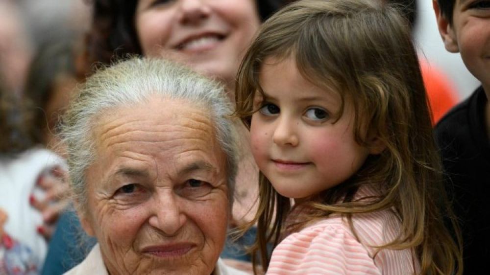 Feliz el que no ve desvanecerse su esperanza, tema del Da de los Abuelos