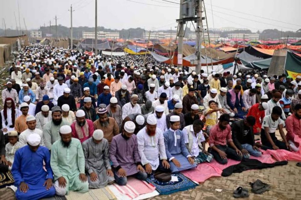 Decenas de miles de musulmanes asisten al Biswa Ijtema en Bangladesh